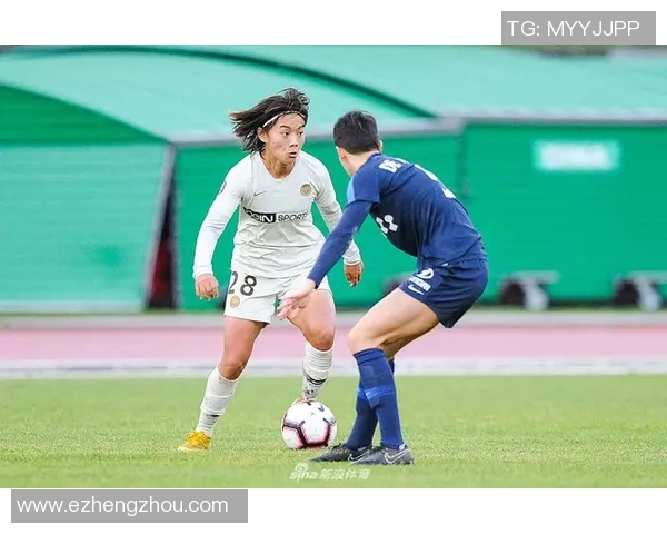 足球明星扎小辫的时尚风采与场上表现的完美结合图片欣赏 足球明星扎小辫的时尚风采与场上表现的完美结合图片欣赏